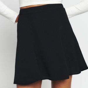 Reformation Flounce Skirt in Black 🖤